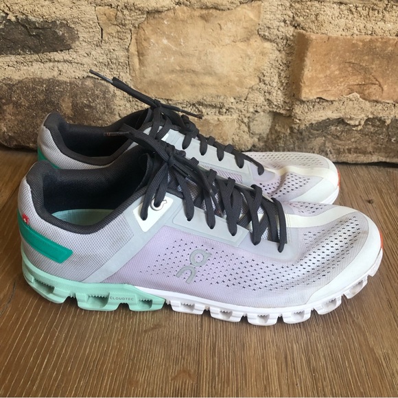On Running Shoes - On running women’s Cloudflow sneakers size 10.5 price firm!